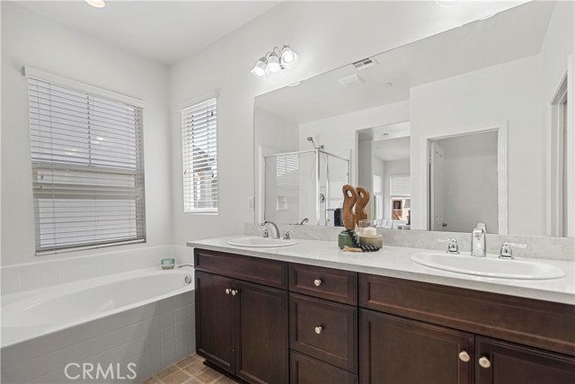 14681 Marist Lane, Chino CA: https://media.crmls.org/medias/e60e83b2-d043-45dc-bc81-f9baebe27573.jpg