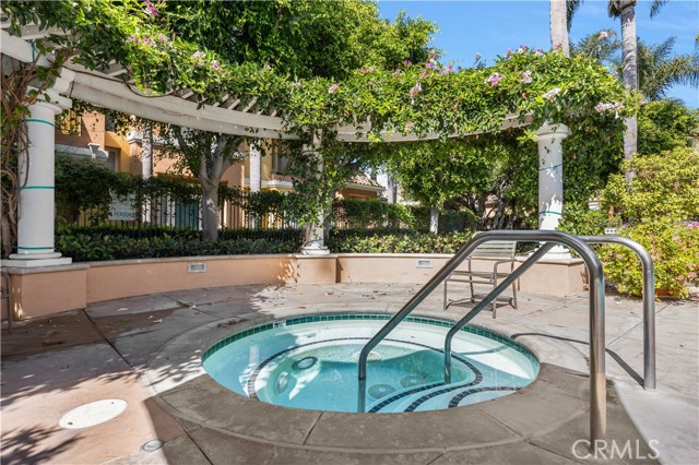 1501 Reggio Aisle, Irvine CA: https://media.crmls.org/medias/e60e965e-4b60-4244-bb29-2c38b2effa00.jpg