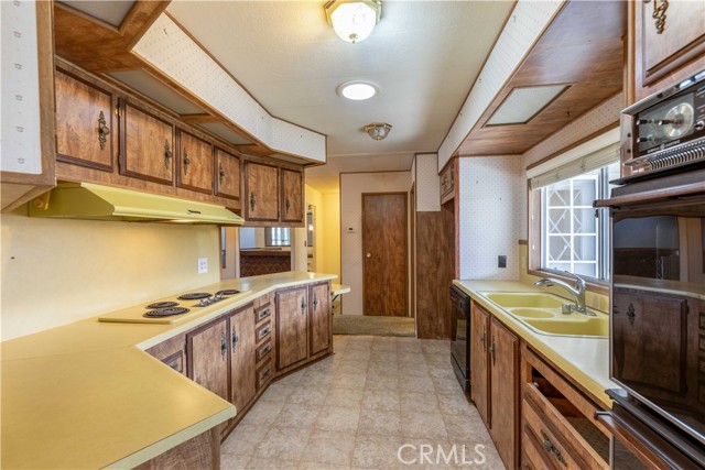 Detail Gallery Image 9 of 27 For 18601 Newland St #3,  Huntington Beach,  CA 92646 - 2 Beds | 2 Baths