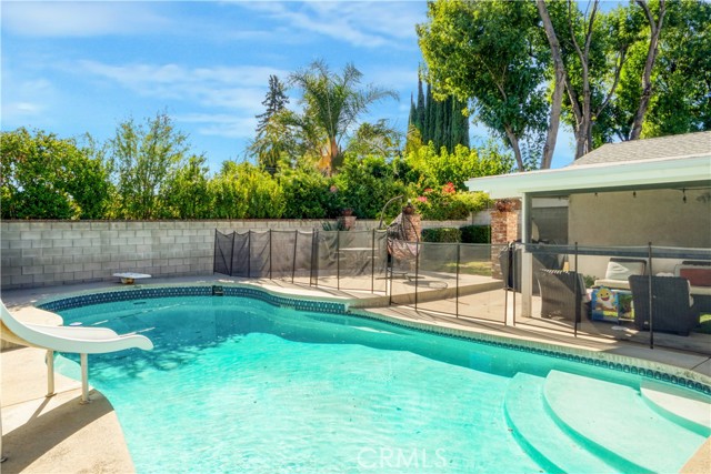 Detail Gallery Image 8 of 44 For 24206 Saint Edens Circle, West Hills,  CA 91307 - 4 Beds | 3 Baths