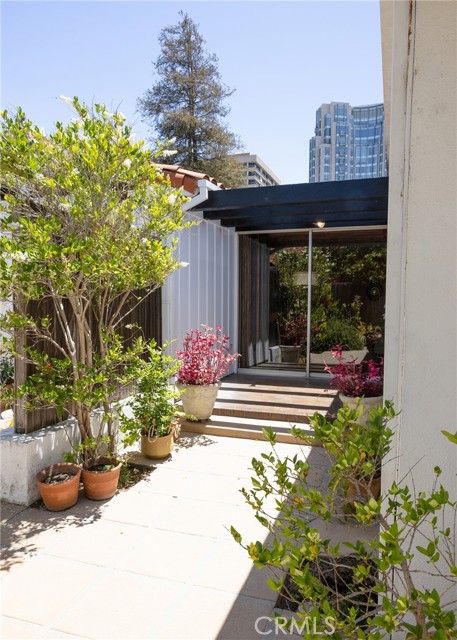 Detail Gallery Image 22 of 45 For 10781 Lindbrook Dr, Los Angeles,  CA 90024 - 4 Beds | 3/1 Baths
