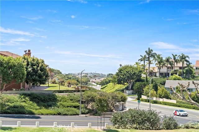 24 Narbonne, Newport Beach CA: https://media.crmls.org/medias/e6116532-fb6a-4a75-97a7-d41fdc2bb0af.jpg