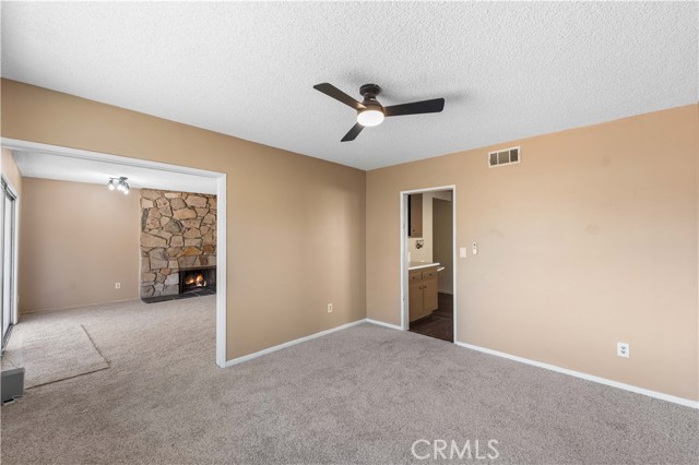 9946 Ruffner Avenue, North Hills CA: https://media.crmls.org/medias/e6116d6c-74aa-4b4b-9342-e11b9ce15d3f.jpg