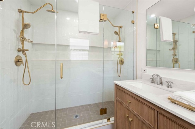 3170 Corinth Avenue, Los Angeles CA: https://media.crmls.org/medias/e611be85-09cd-41db-b84f-b4c358d3ca72.jpg