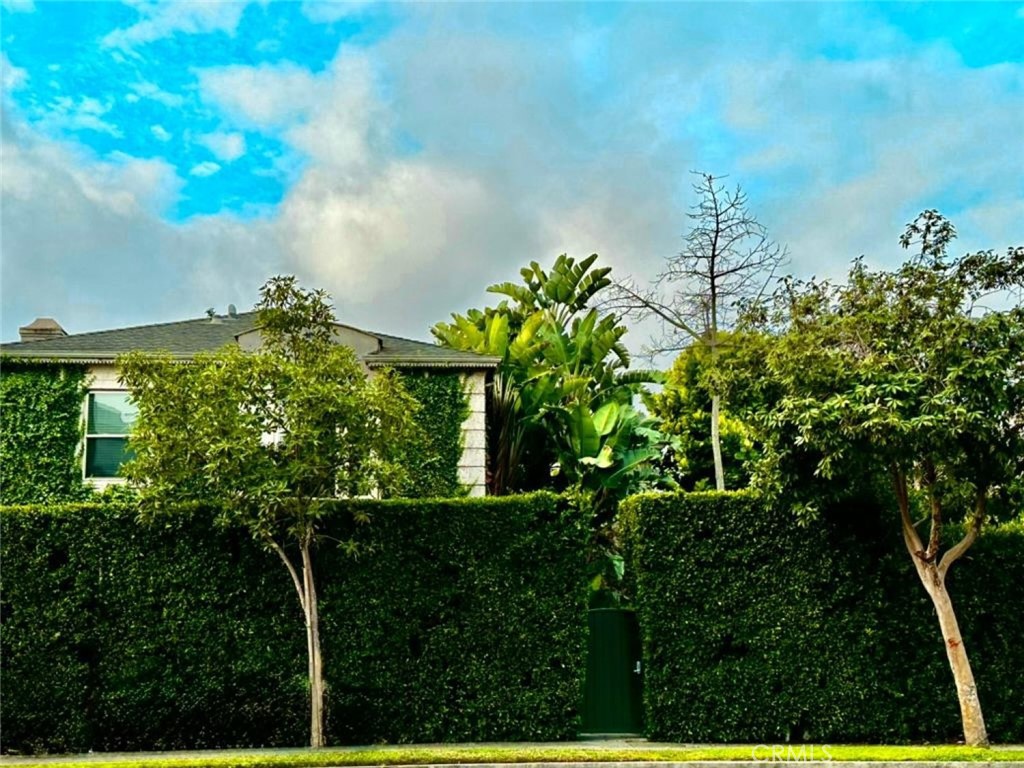 https://media.crmls.org/medias/e611e20a-9d1f-45c9-a84b-f5646cb87d6d.jpg?preset=X-Large