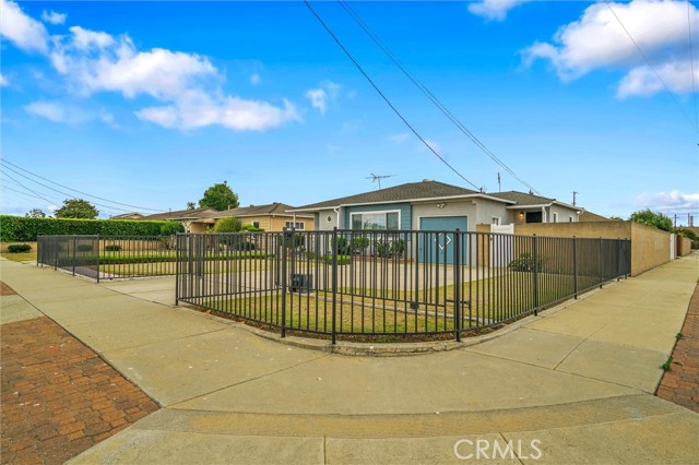 1486 W 186th Street, Gardena CA: https://media.crmls.org/medias/e6123e4c-f4a4-4419-ab1d-be44e7b9eb26.jpg