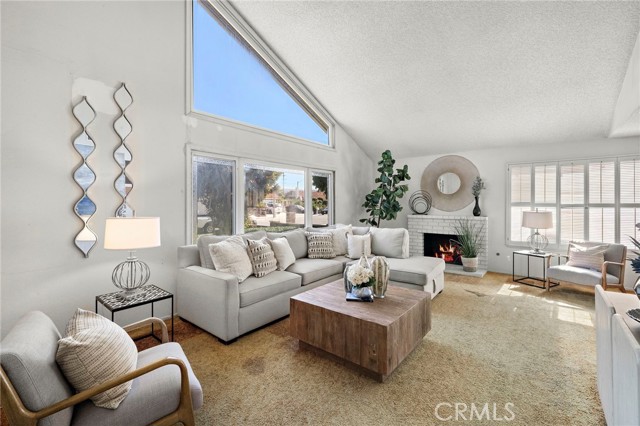 11551 Gladstone Circle, Fountain Valley CA: https://media.crmls.org/medias/e612d920-4303-4656-b5d1-df76ae18cdff.jpg