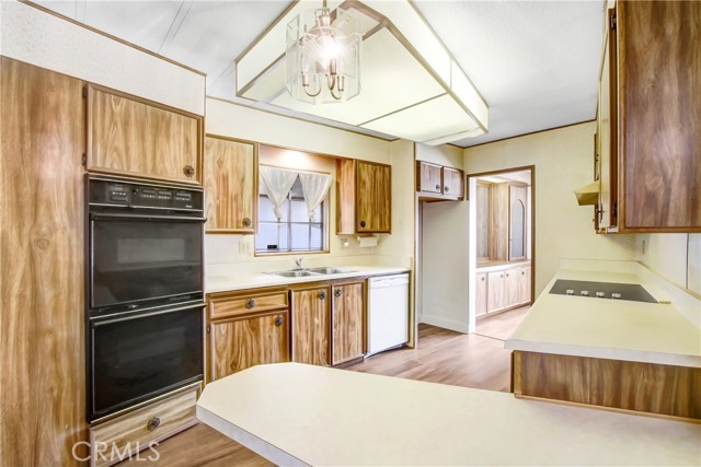 Detail Gallery Image 9 of 25 For 2590 Silver Oak Way, Hemet,  CA 92545 - 2 Beds | 2 Baths