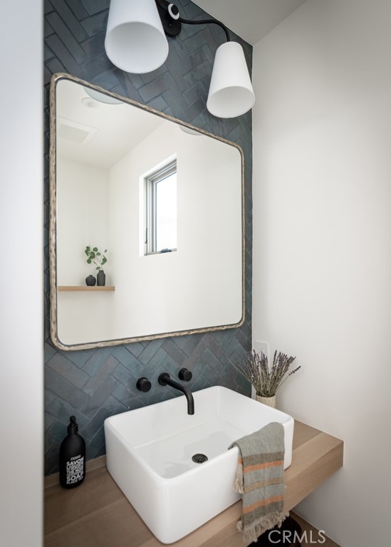 506 Goldenrod, Corona del Mar CA: https://media.crmls.org/medias/e6138e32-9d45-4c81-aca4-95f5e6290164.jpg