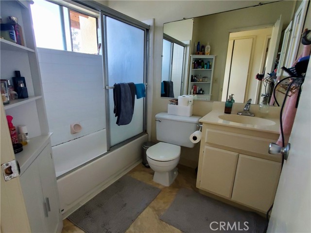 Detail Gallery Image 8 of 12 For 2556 Santa Ana Ave #D,  Costa Mesa,  CA 92627 - 2 Beds | 1/1 Baths