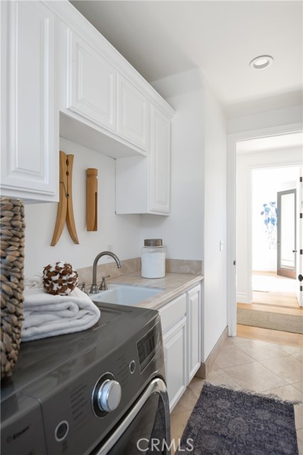 561 33rd Street, Manhattan Beach, California 90266, 5 Bedrooms Bedrooms, ,5 BathroomsBathrooms,Residential,Sold,33rd,SB21226238