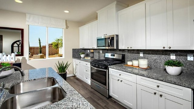 Detail Gallery Image 10 of 17 For 14201 Cornelia Cir, Beaumont,  CA 92223 - 3 Beds | 2/1 Baths