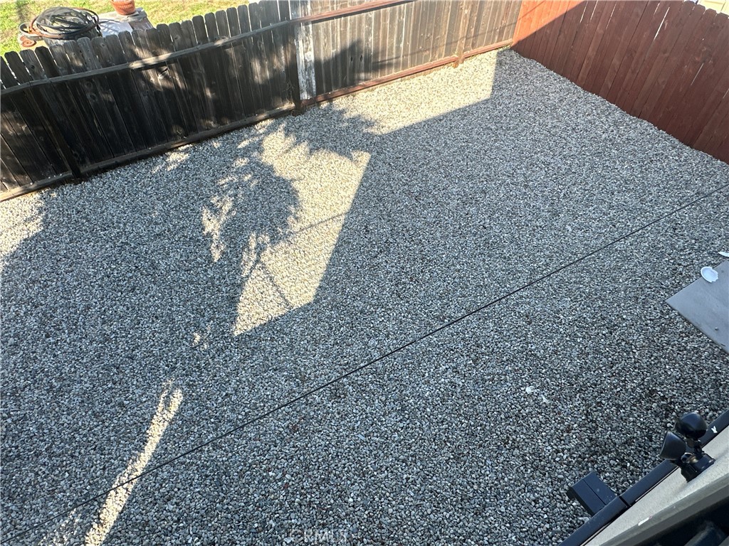https://media.crmls.org/medias/e6166d0c-cf5d-45b0-ac07-e401ae358dc0.jpg?preset=X-Large
