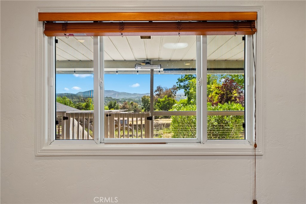 https://media.crmls.org/medias/e616d291-c621-4154-9235-7da2c811b9aa.jpg?preset=X-Large