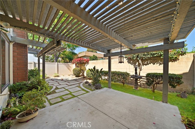 18108 Hearth Drive, Fountain Valley CA: https://media.crmls.org/medias/e6183691-bc05-4609-a612-ed5f88c14d22.jpg