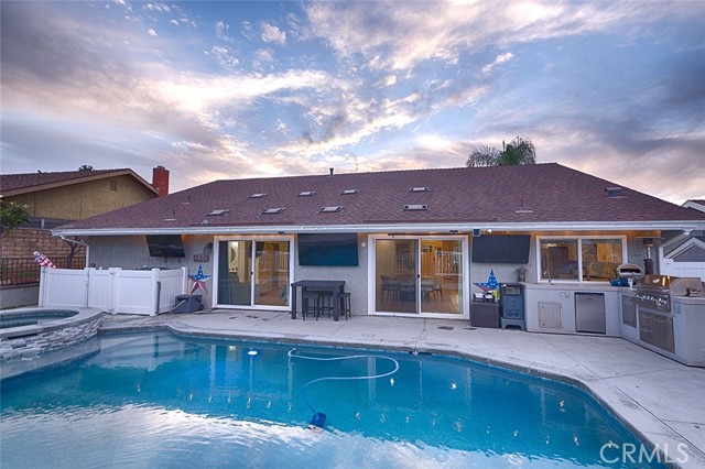 Detail Gallery Image 3 of 52 For 2015 W Ontario, Corona,  CA 92882 - 4 Beds | 2 Baths