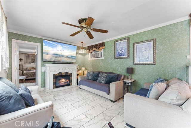 Detail Gallery Image 15 of 40 For 9488 Foster Rd., Bellflower,  CA 90706 - 3 Beds | 2 Baths