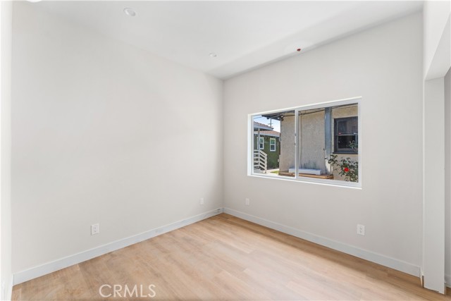 Detail Gallery Image 11 of 13 For 925 W Maple Ave, Orange,  CA 92868 - 2 Beds | 2 Baths