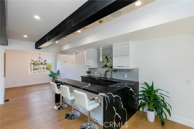 4651 Los Patos Avenue, Huntington Beach CA: https://media.crmls.org/medias/e6199f6d-14b8-4b06-bc53-d70fd331ef79.jpg
