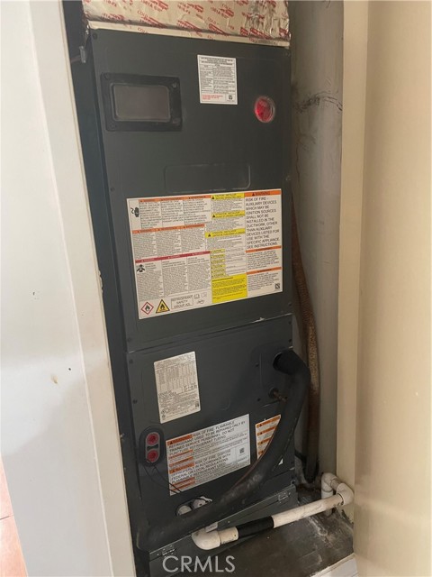 Detail Gallery Image 5 of 29 For 5460 White Oak Ave #J206,  Encino,  CA 91316 - 2 Beds | 2 Baths