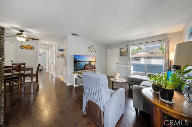 Detail Gallery Image 5 of 17 For 871 W 13th St #4,  Azusa,  CA 91702 - 2 Beds | 1 Baths