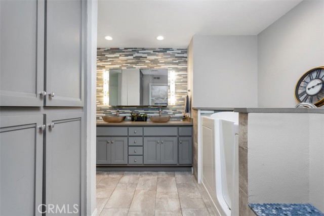 4119 Oak Island Lane, Fallbrook CA: https://media.crmls.org/medias/e61a43cb-2c65-48c0-96e6-75504ffeaa4e.jpg