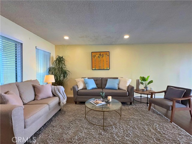 Detail Gallery Image 4 of 50 For 4177 Manhattan Beach Blvd., Lawndale,  CA 90260 - 3 Beds | 3 Baths