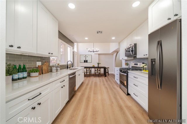 Detail Gallery Image 11 of 46 For 10524 58th St, Jurupa Valley,  CA 91752 - 5 Beds | 3/1 Baths