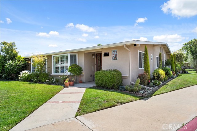 Detail Gallery Image 3 of 16 For 1180 Oakmont Rd #51-G,  Seal Beach,  CA 90740 - 2 Beds | 1/1 Baths