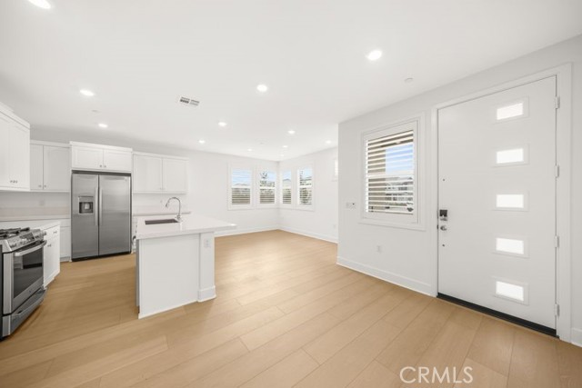 Detail Gallery Image 5 of 17 For 112 Junco, Irvine,  CA 92618 - 4 Beds | 3/1 Baths