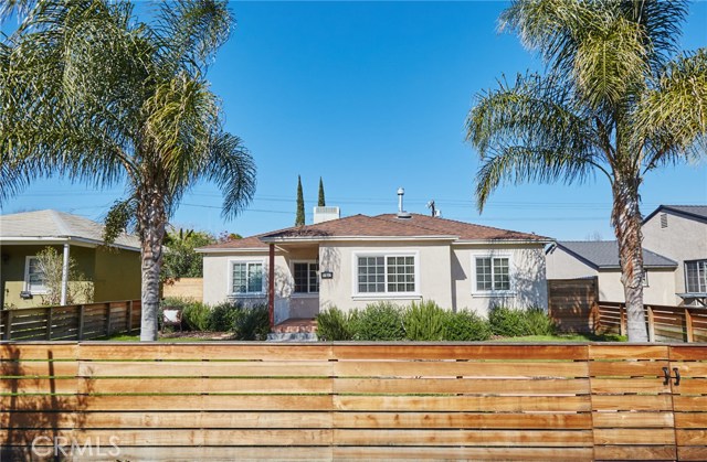 Detail Gallery Image 3 of 33 For 17827 Burbank Bld, Encino,  CA 91316 - 3 Beds | 2 Baths