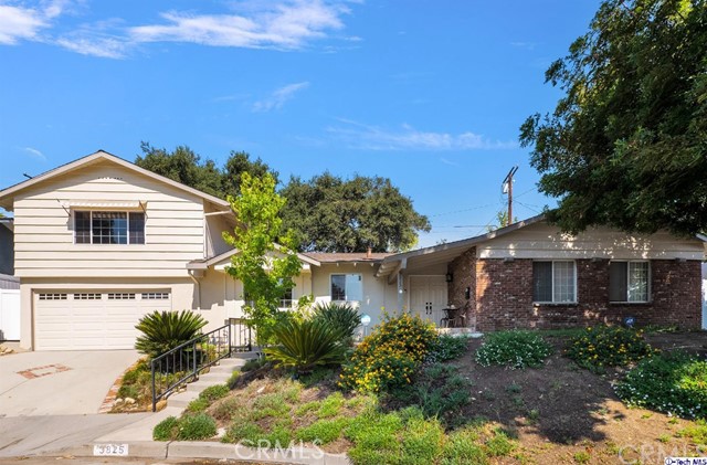 3825 Los Amigos Street, La Crescenta CA: https://media.crmls.org/medias/e61c37d8-3f2d-4e4c-b391-1bca273984a6.jpg