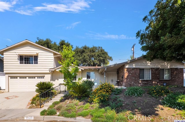 3825 Los Amigos Street