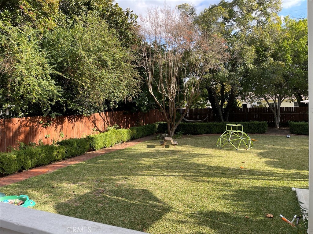 https://media.crmls.org/medias/e61cb7df-494d-4bb7-a4e1-a43979caa7b5.jpg?preset=X-Large