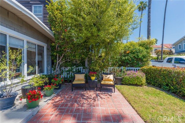 Detail Gallery Image 3 of 18 For 711 Goldenrod Ave, Corona Del Mar,  CA 92625 - 3 Beds | 1 Baths