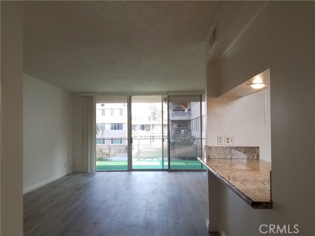 6979 Palm Court, Riverside CA: https://media.crmls.org/medias/e61d797a-fdc4-46a2-b181-301281c86541.jpg