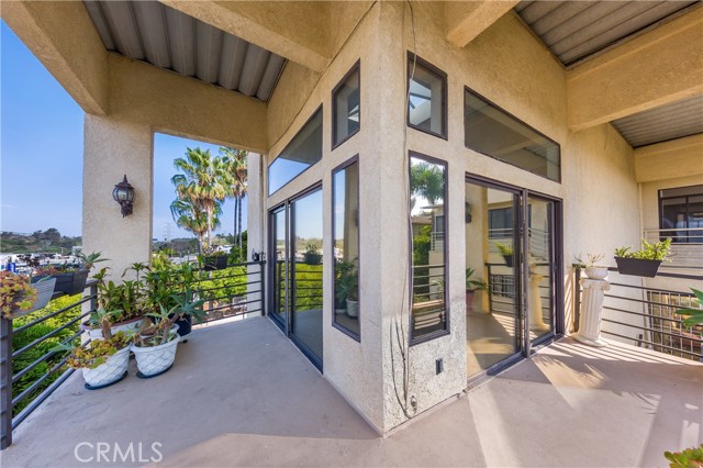 5845 S Mansfield Avenue, Los Angeles CA: https://media.crmls.org/medias/e61e0d35-4ad7-4fc2-bd76-bd573360aa5a.jpg