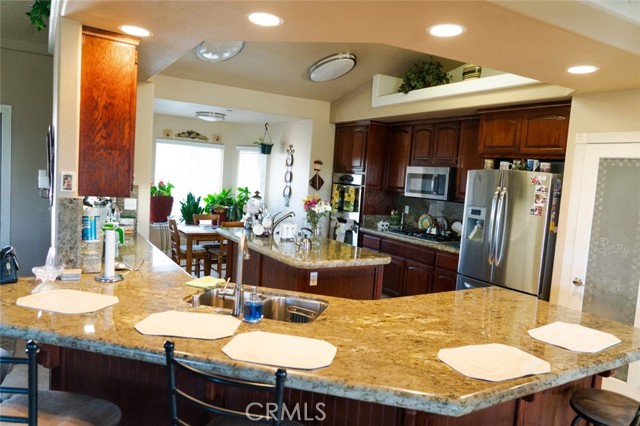 12720 Farmington Street, Oak Hills CA: https://media.crmls.org/medias/e61f0926-5a96-4cca-9b86-ee9fcc01d29b.jpg