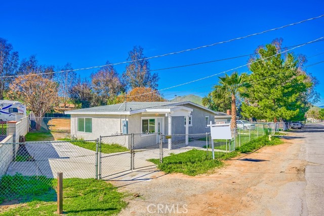 5510 Bushnell Avenue, Riverside CA: https://media.crmls.org/medias/e61f2cf1-b1f9-4c21-bff1-9a92a11ad1fc.jpg