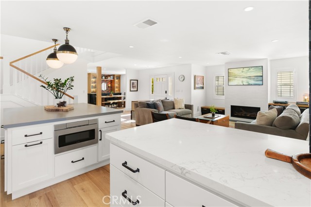 Detail Gallery Image 17 of 60 For 315 Lugonia St, Newport Beach,  CA 92663 - 4 Beds | 4 Baths