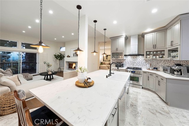Detail Gallery Image 2 of 56 For 16 Lucerne, Newport Beach,  CA 92660 - 4 Beds | 3/1 Baths