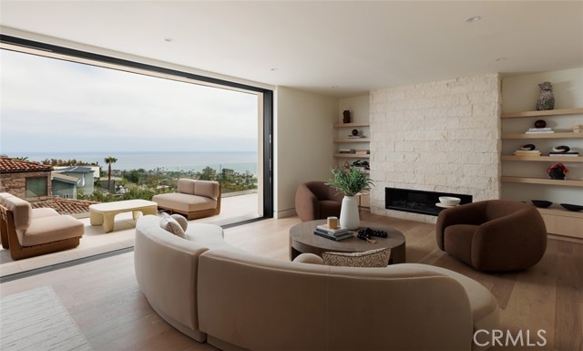 1105 Skyline Drive, Laguna Beach CA: https://media.crmls.org/medias/e620fcd4-79ff-4111-b293-5b4be786abd6.jpg