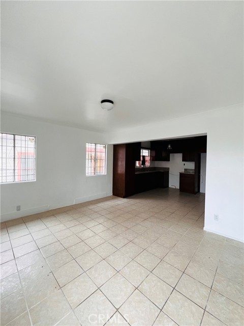 Detail Gallery Image 4 of 10 For 1738 W 38th St, Los Angeles,  CA 90062 - 2 Beds | 1 Baths