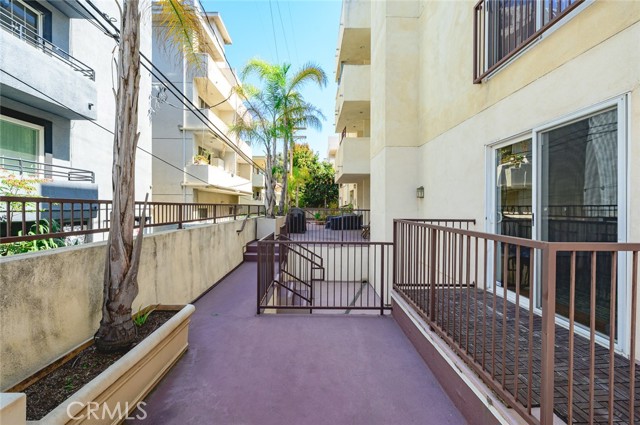 1828 Glendon Avenue, Los Angeles CA: https://media.crmls.org/medias/e6218ecf-350e-4877-bd55-776dc9196adc.jpg