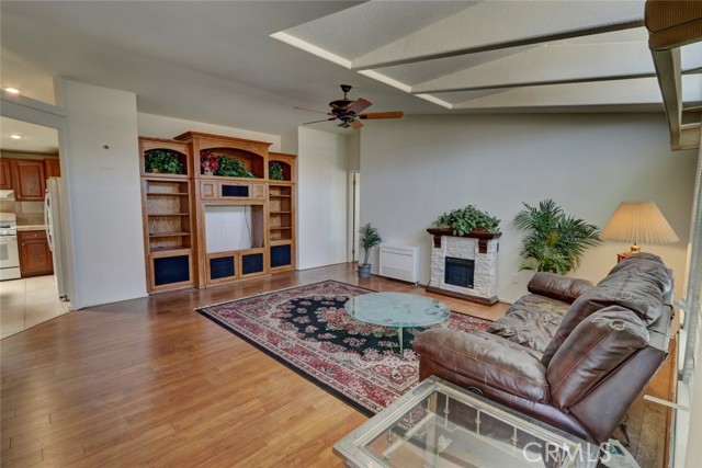 Detail Gallery Image 6 of 51 For 9850 Garfield #35,  Huntington Beach,  CA 92646 - 3 Beds | 2 Baths