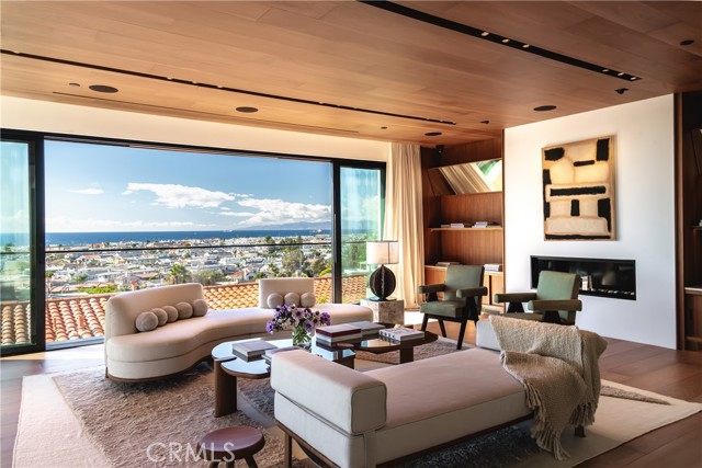 101 N Poinsettia Avenue, Manhattan Beach CA: https://media.crmls.org/medias/e621fc4f-50d3-45fe-9138-03507713598b.jpg