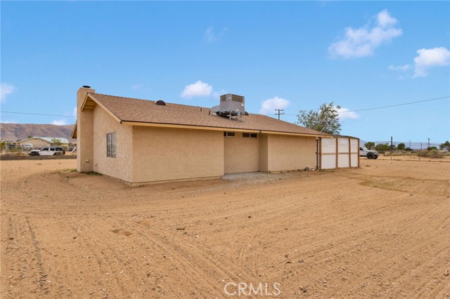 22612 Viento Road, Apple Valley CA: https://media.crmls.org/medias/e622c5da-45a3-4c71-bc67-b87aa8cc6468.jpg