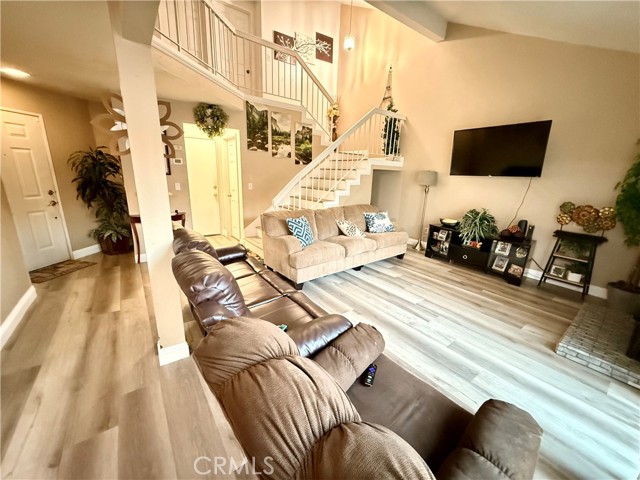 14213 Ranchero Drive, Fontana CA: https://media.crmls.org/medias/e6233a02-f79e-48e4-bb50-16c963d2088e.jpg
