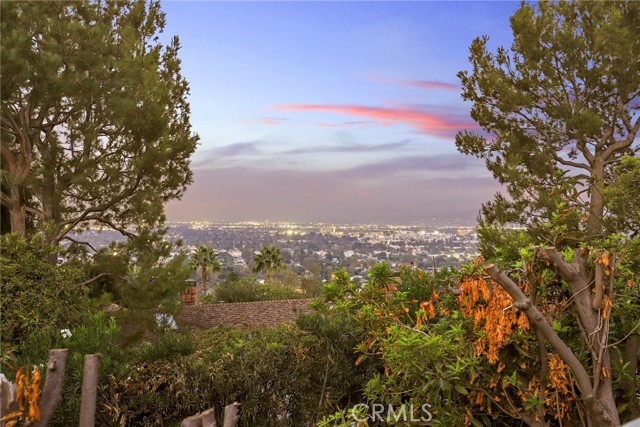 Detail Gallery Image 6 of 18 For 11575 Amanda Dr, Studio City,  CA 91604 - 4 Beds | 3 Baths