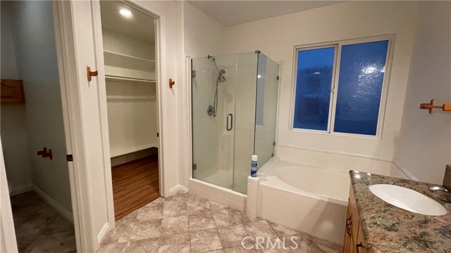 Detail Gallery Image 5 of 14 For 10881 Chestnut St, Los Alamitos,  CA 90720 - 4 Beds | 2/1 Baths